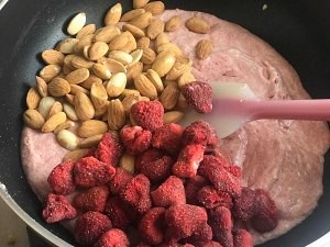 养生食补草莓牛轧糖的做法
