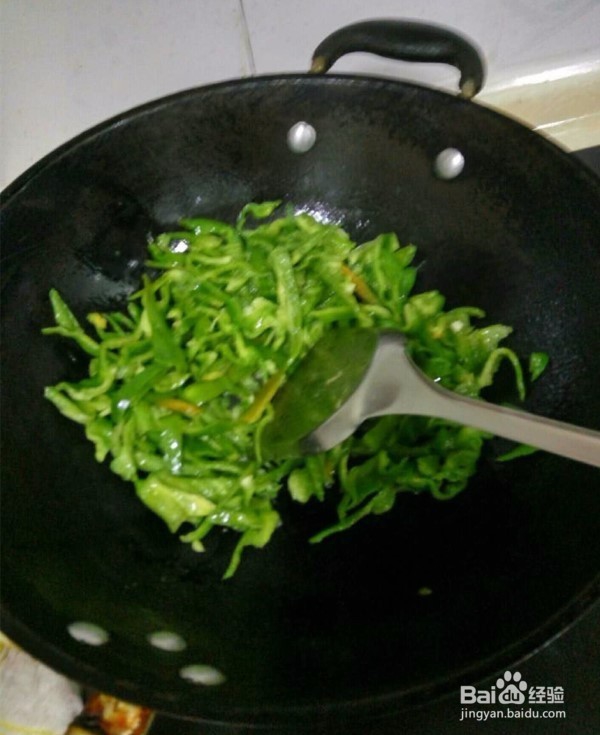 青椒炒鸡蛋的家庭做法——营养丰富
