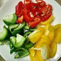 色香味俱全的三色椒缤纷虾仁做法