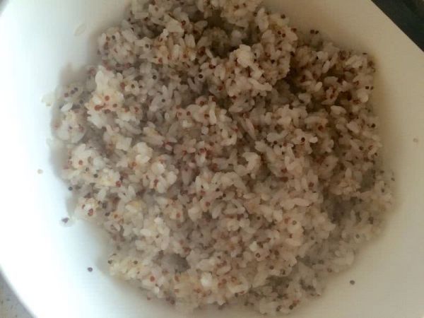 金枪鱼土豆色拉藜麦饭团