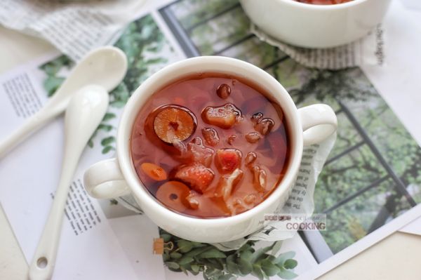 草莓红枣银耳羹