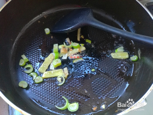 红酒焖带鱼的做法