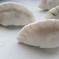 如何做出好吃又营养的水晶韭菜蛋饺?