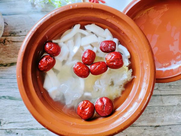 椰汁银耳红枣羹