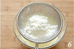 焦糖黄桃烤布蕾