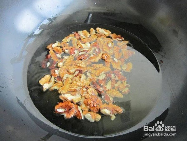 糖霜核桃的做法