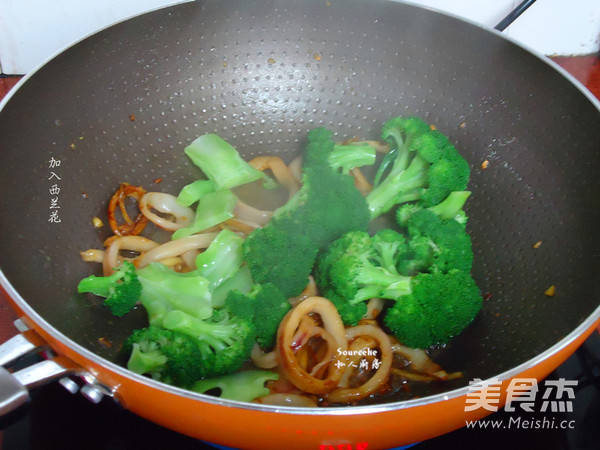 西兰花爆炒鱿鱼圈