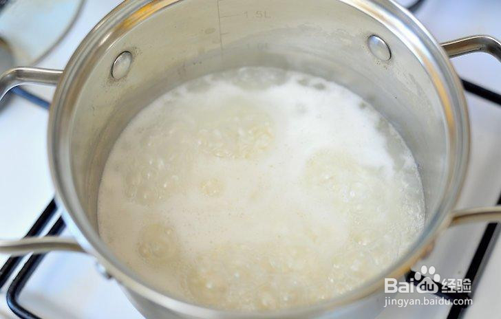 制作红花饭布丁