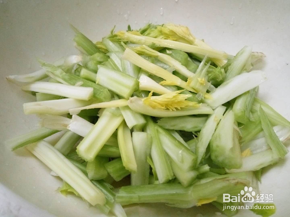 芹菜豆干的做法