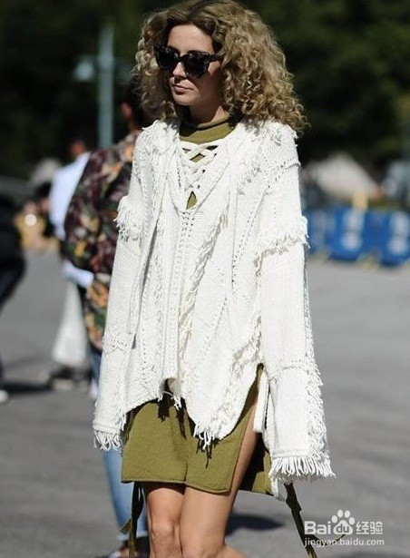 时尚/美容 > 服饰 6 搭配六:白色流苏毛衣 果绿色针织连衣裙 白色流苏