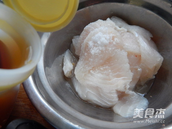 鱼片蒸粉丝的做法