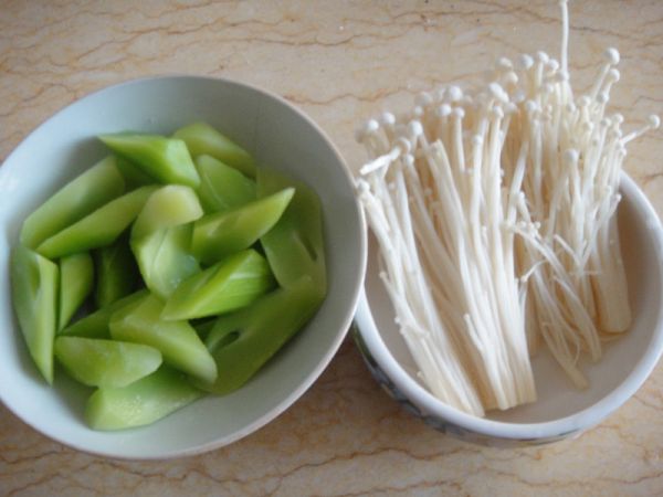 菌菇莴笋牛肉丸汤