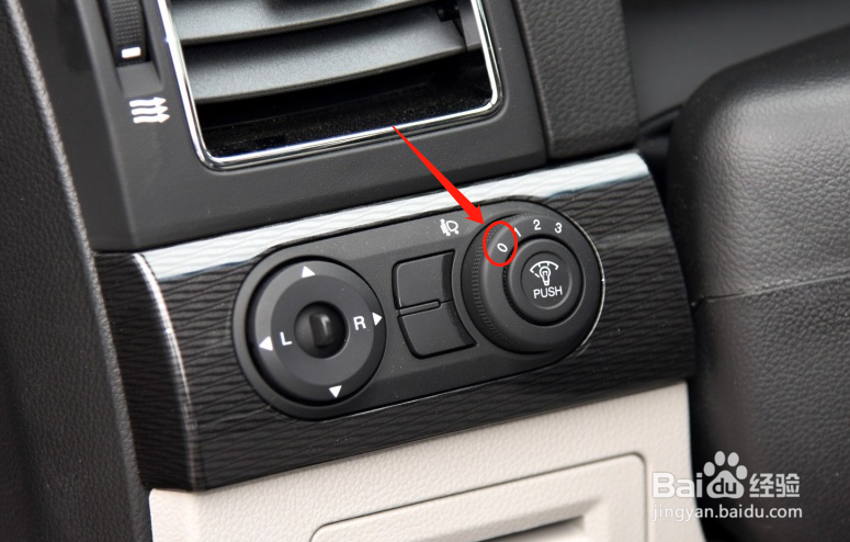 如何调节雪佛兰科帕奇车灯光的高度