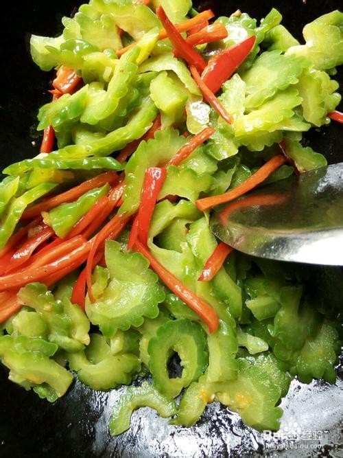 苦瓜炒肉的做法