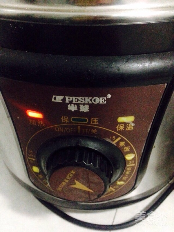 火龙果香蕉莲子红枣银耳汤