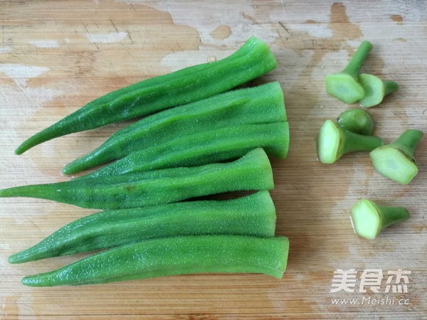 秋葵蛋卷的做法