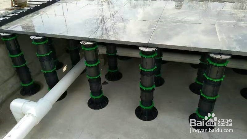 万能支撑器如何解决水景石材泛碱问题的？
