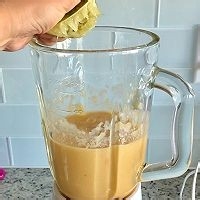 如何制作美味的蜜桃苹果思慕雪？