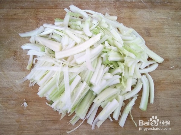 制作美味的火腿肠炒白菜