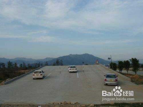 半坡起步定点停车技巧