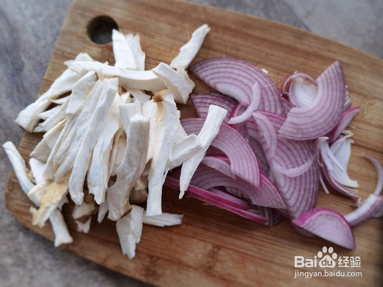 杏鲍菇拌洋葱的做法