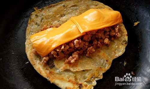 韩式起司辣味肉燥卷饼的做法