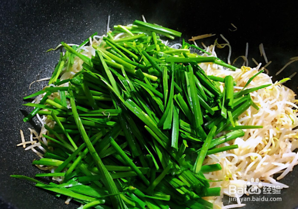 绿豆芽炒韭菜的做法