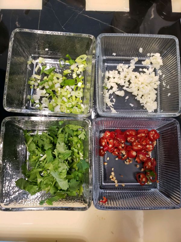 一家人在一起就是要围坐着吃火锅