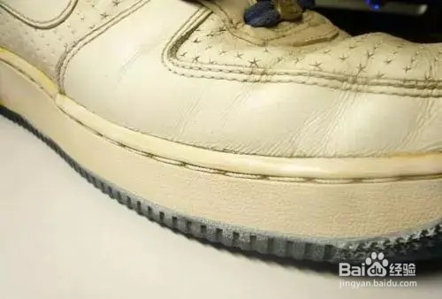 帆布鞋上的泥印洗不掉