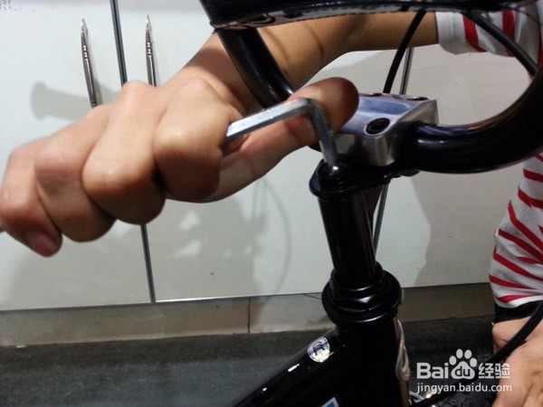 儿童自行车怎么安装