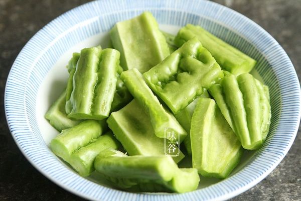 苦瓜黄豆排骨汤