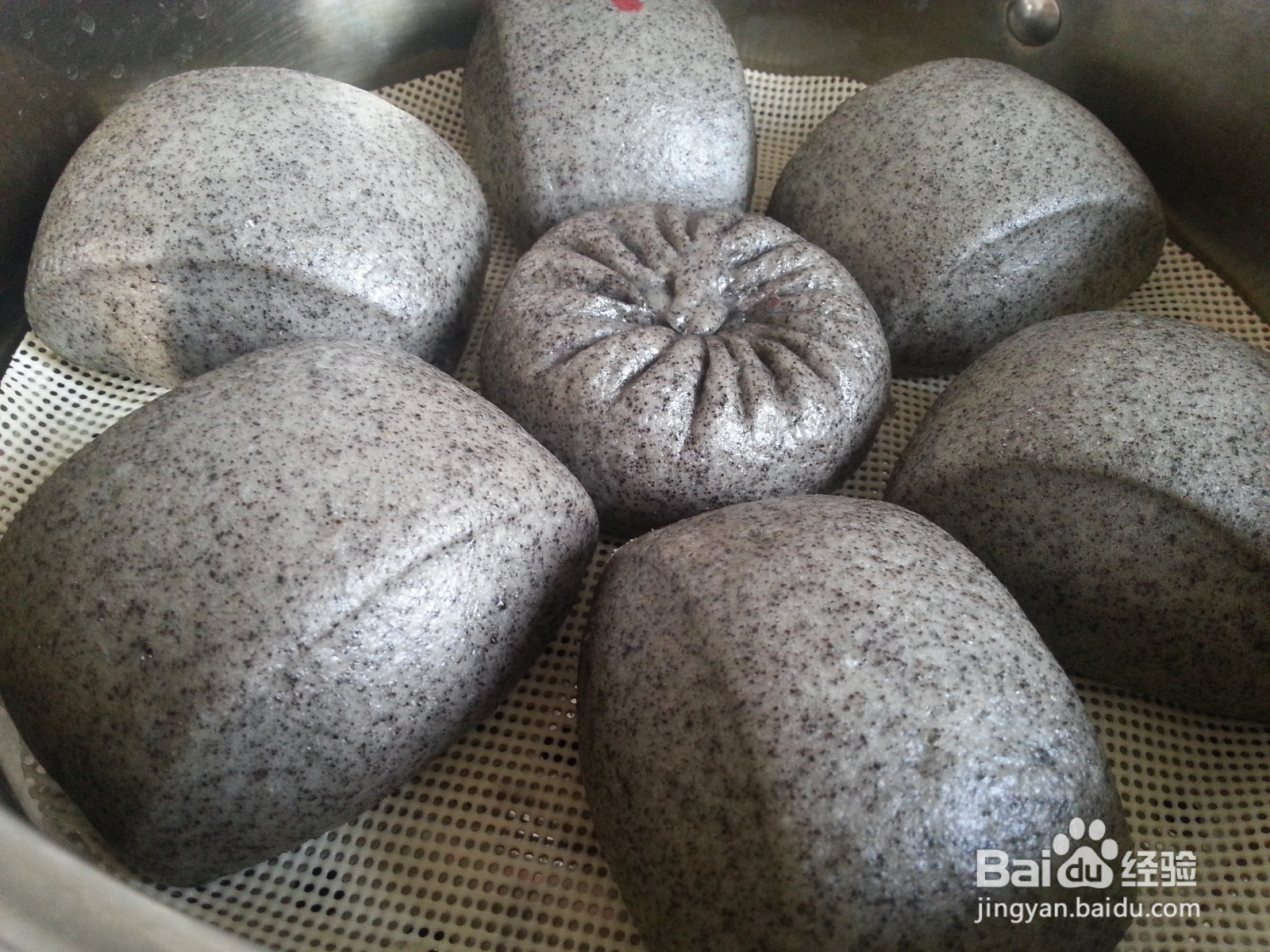 松软无敌芝麻包的做法