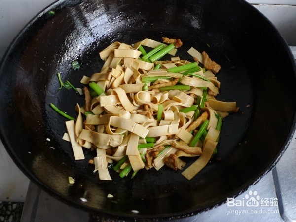 芹菜炒腐皮怎么做