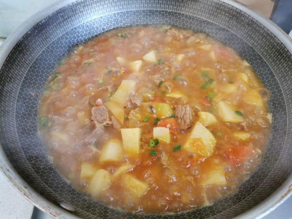 西红柿土豆烧牛腩