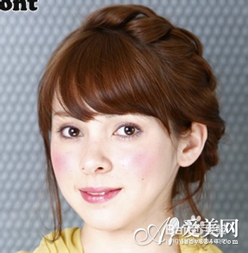 简单麻花辫的编法 轻松打造公主风