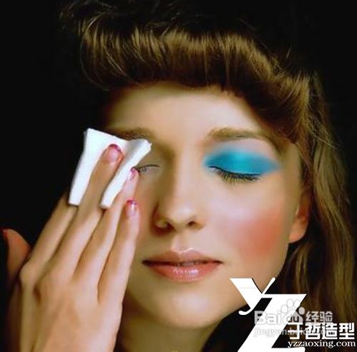 眼部卸妆的正确方法