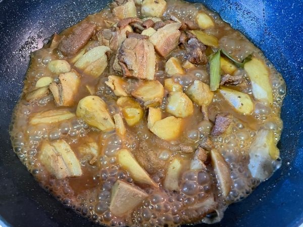 桂花红烧虎皮肉炖芋头