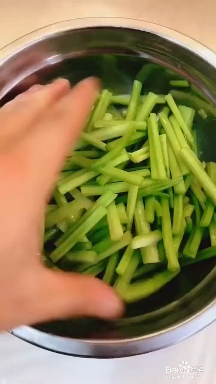 怎样做土豆丝炒芹菜清脆又好吃