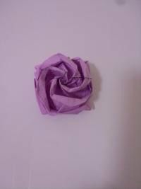 用手揉纸折玫瑰花