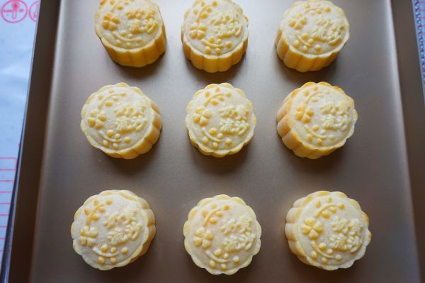 酥皮奶黄流沙月饼