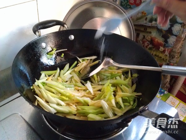 芹菜炒土豆丝