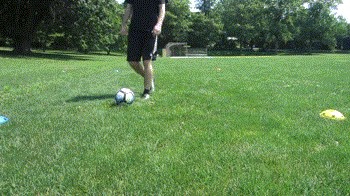 实用的五种世界杯级停球转身技巧