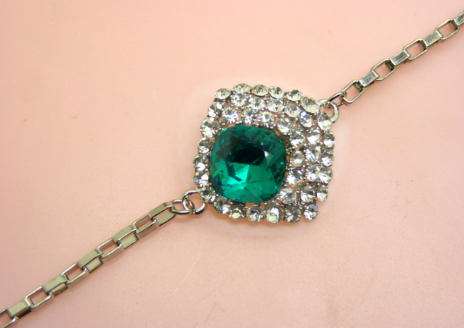 有一种奥地利水钻，它是钻石么