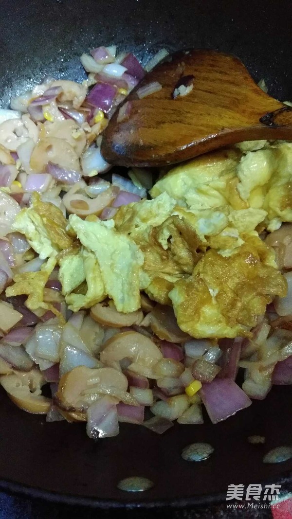 洋葱香肠炒鸡蛋