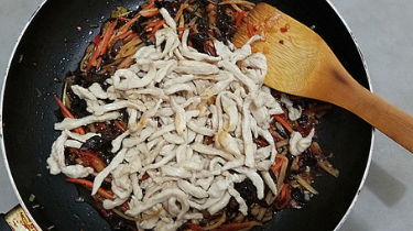好吃美味的鱼香鸡丝