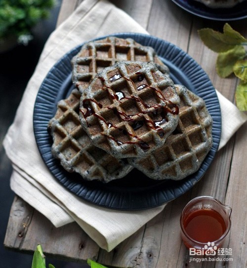 如何制作有馅的黑芝麻华夫饼