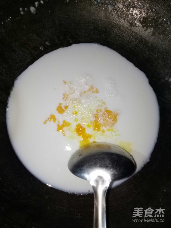 小鸡蛋.草莓酸奶冰淇淋