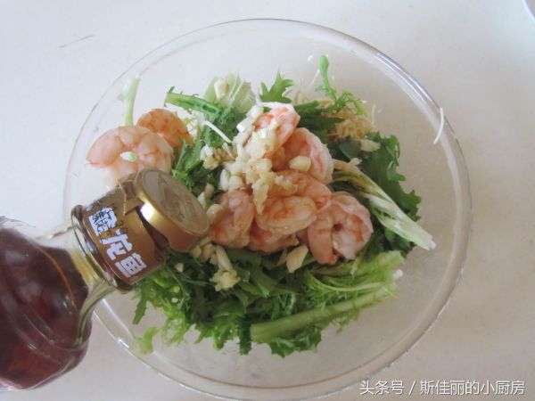 虾仁苦菊拌干丝