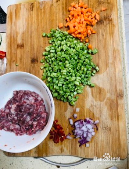 儿子能吃满满一碗饭的肉末豆角