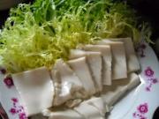 怎样自制酸辣苦苣皮蛋拌豆腐